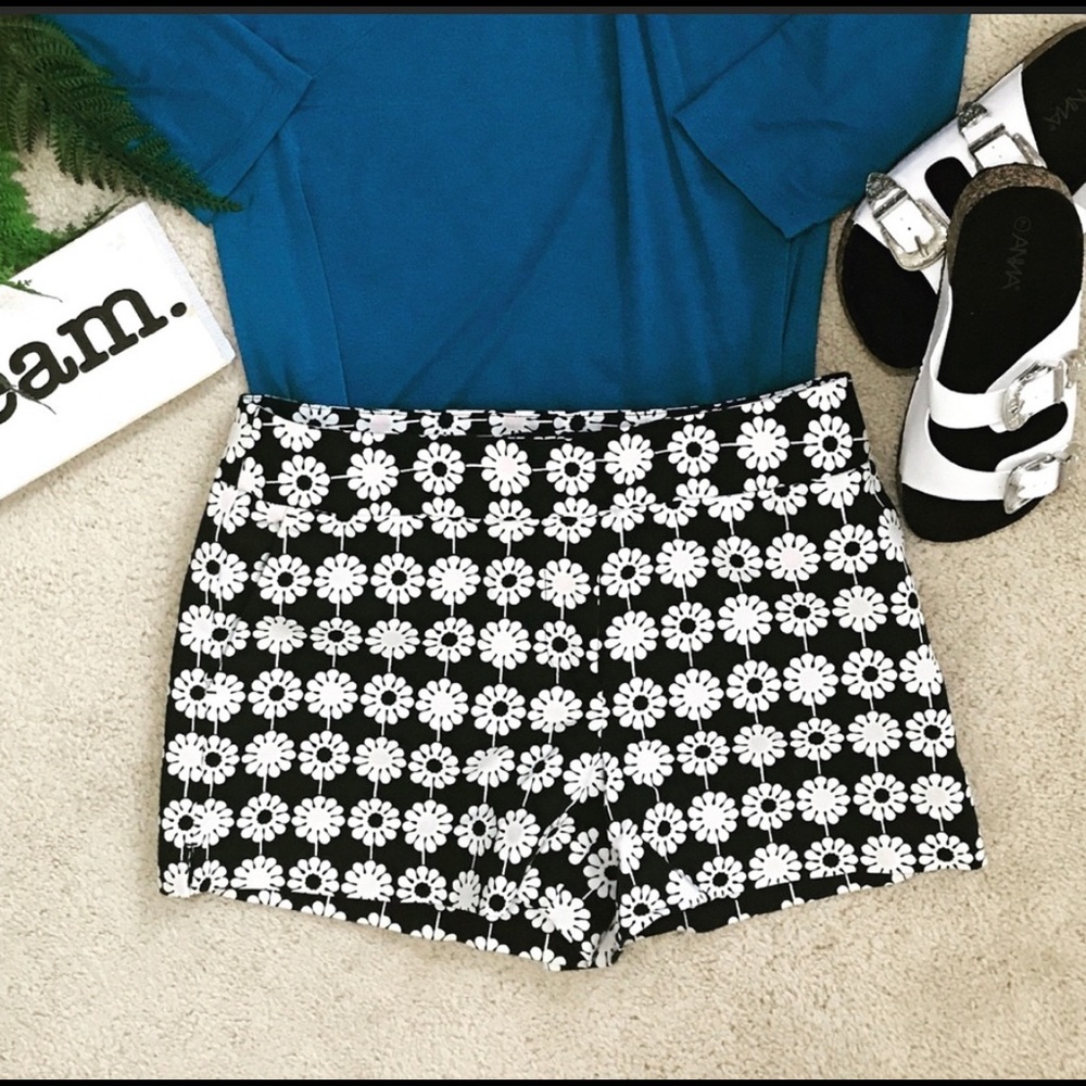 🌸 Like New Floral Shorts Size 6P  🌸